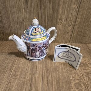 Sadler Oliver Twist Teapot Charles Dickens England Vintage